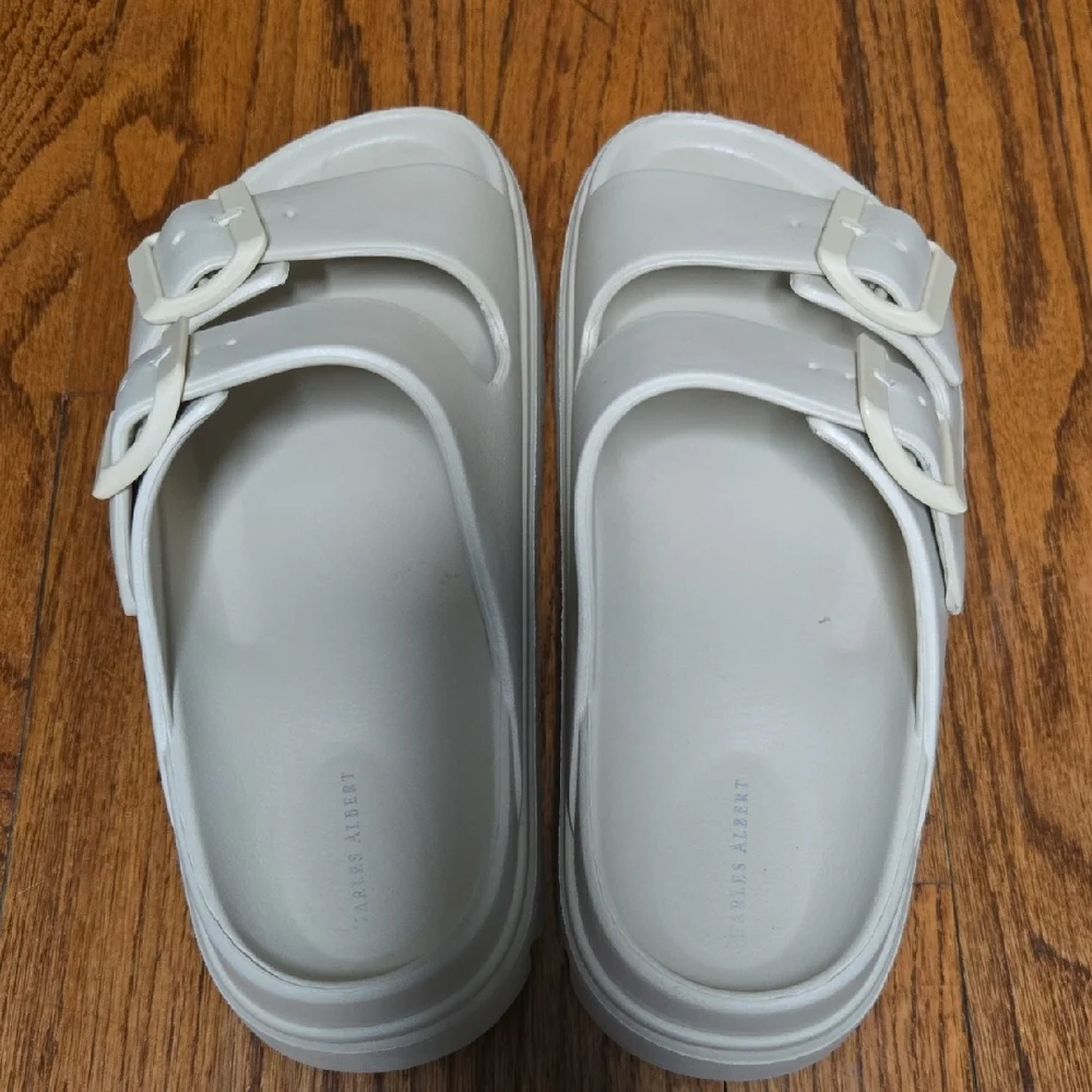 Charles Albert Size 5 Cream Double Buckle Platform Slide Sandals